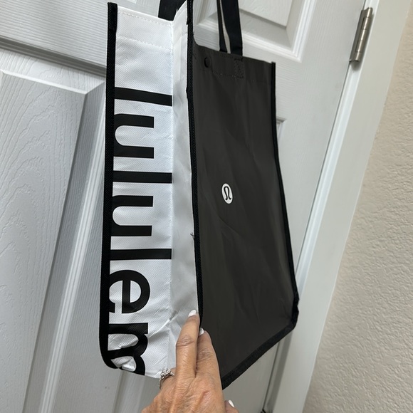 NWOT Lululemon Large Reusable Black Tote Bag - Picture 7 of 7